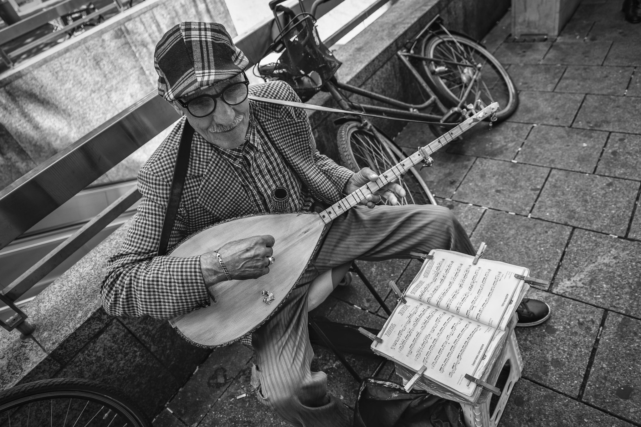 Turkish street musician Munich